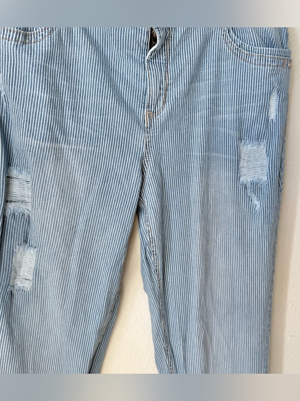 Democracy Distressed Blue White Pinstripe Denim Jeans Size 14 - Picture 3 of 12